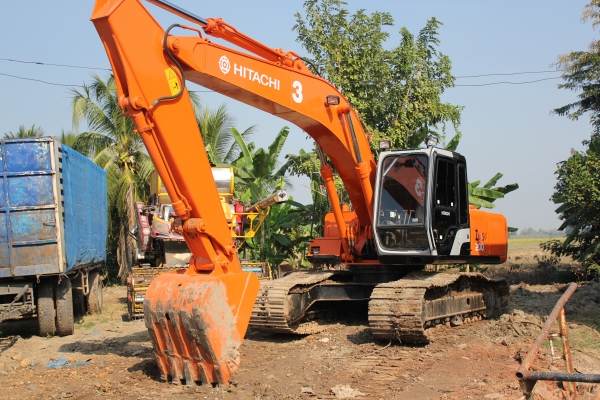 Hitachi EX200-2 สวยๆ เจ้าของขายเอง 0817858870