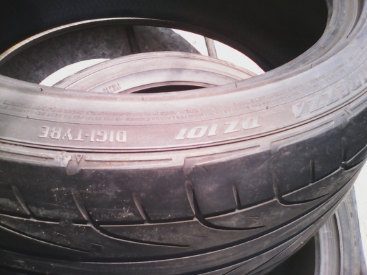 225/45R18 DUNLOP DIREZZA DZ101  มี 2 เส้น ปี2011 TEL.081-427-3941