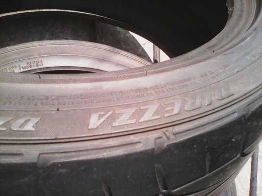 225/45R18 DUNLOP DIREZZA DZ101  มี 2 เส้น ปี2011 TEL.081-427-3941