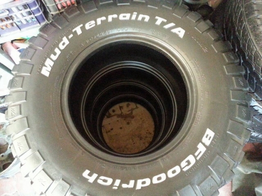 ขายยาง  BF km2  31 x 10.5 x 15  ปี 10