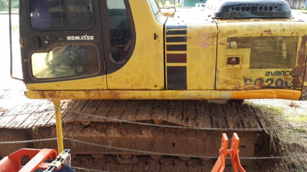 KOMATSU PC200-6 ระบบไฟเต็ม รถพร้อมใช้งาน เครื่องดี แห้ง ปั้มแรง ช่วงล่างใช้ได้ เอวแน่น 087-2976734