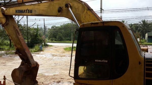 KOMATSU PC200-6 ระบบไฟเต็ม รถพร้อมใช้งาน เครื่องดี แห้ง ปั้มแรง ช่วงล่างใช้ได้ เอวแน่น 087-2976734