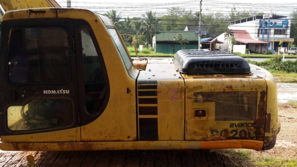 KOMATSU PC200-6 ระบบไฟเต็ม รถพร้อมใช้งาน เครื่องดี แห้ง ปั้มแรง ช่วงล่างใช้ได้ เอวแน่น 087-2976734