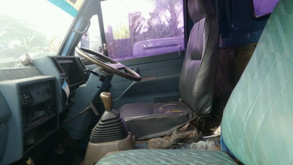 6ล้อบรรทุกน้ำมัน ISUZU NPR 115แรงม้า ห้างแท้ แทงค์7000ลิตร คัทซีสวย เครื่องเดิมๆ ราคาต่อรองได้ 087-2976734