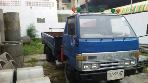 6ล้อติดเครน TOYOTA วางเครื่องISUZU ลงเล่มแล้ว รถใช้ในร้านวัสดุก่อสร้าง เครน1ตัน เล่มพร้อม 087-2976734