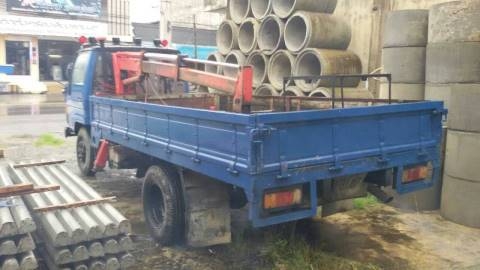 6ล้อติดเครน TOYOTA วางเครื่องISUZU ลงเล่มแล้ว รถใช้ในร้านวัสดุก่อสร้าง เครน1ตัน เล่มพร้อม 087-2976734