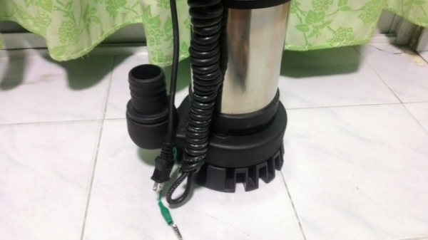 ปั๊มไดโว่ดูดน้ำ ดูดโคลน เสื้อสแตนเลส ขนาดท่อ 2 นิ้ว สภาพดีเกิน 90 เปอร์เซนต์พร้อมใช้ครับ