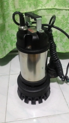 ปั๊มไดโว่ดูดน้ำ ดูดโคลน เสื้อสแตนเลส ขนาดท่อ 2 นิ้ว สภาพดีเกิน 90 เปอร์เซนต์พร้อมใช้ครับ