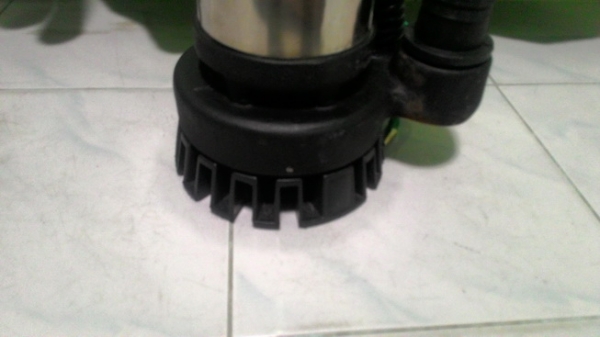 ปั๊มไดโว่ดูดน้ำ ดูดโคลน เสื้อสแตนเลส ขนาดท่อ 2 นิ้ว สภาพดีเกิน 90 เปอร์เซนต์พร้อมใช้ครับ