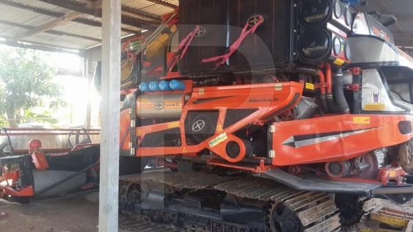 ขายรถเกี่ยวข้าว รุ่น อมตะปี2 ปี56ใช้งานน้อยเฉพาะนาปะ สภาพเต็มเดิมเครื่อง มิตซู270เทอร์โบ ช่วงล่างดี ใบแทรคเต็ม ตู้สีดี ปั๊มแห้งไดกิ้น23