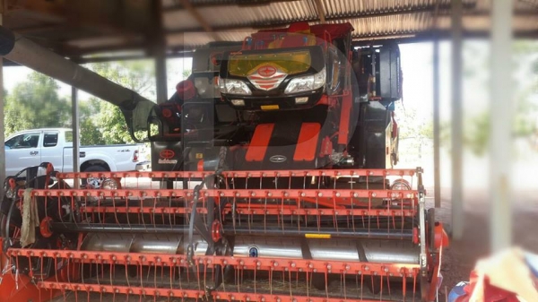 ขายรถเกี่ยวข้าว รุ่น อมตะปี2 ปี56ใช้งานน้อยเฉพาะนาปะ สภาพเต็มเดิมเครื่อง มิตซู270เทอร์โบ ช่วงล่างดี ใบแทรคเต็ม ตู้สีดี ปั๊มแห้งไดกิ้น23