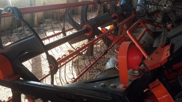 ขายรถเกี่ยวข้าว รุ่น อมตะปี2 ปี56ใช้งานน้อยเฉพาะนาปะ สภาพเต็มเดิมเครื่อง มิตซู270เทอร์โบ ช่วงล่างดี ใบแทรคเต็ม ตู้สีดี ปั๊มแห้งไดกิ้น23