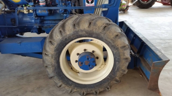 ขาย ฟอร์ด6610 สภาพดี เครื่องดี ช่วงล่างดี ว่าไป อุปกรณ์ผานหน้า หางไถ ครบ TEL :ธวัชชัย 0899207299