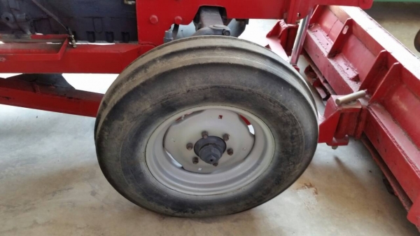 รถไถ MASSEY 185 เพลาเดียว เครื่องดี ปั้มดี ยางสวย ราคา 220,000 โทร  089-9207299