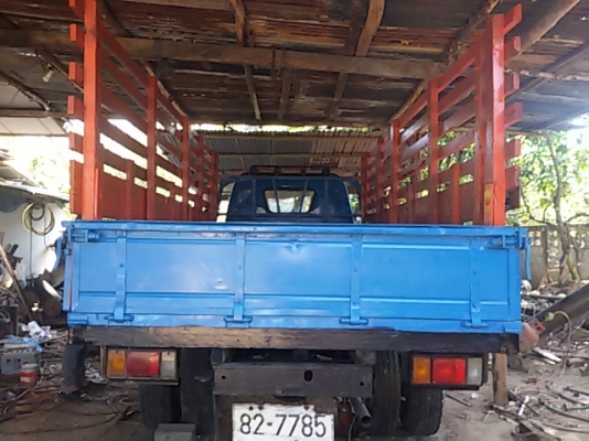 (ร้านรุ่งโรจน์ 082-1057078)ขาย 6ล้อ isuzu  Tl 100แรง(ฝาดำ) (4BC2)รถบ้านฝากขายคับ เกียร์สั้น มีสโล  เครื่องแน่นมาก  ฟิตมาใหม่ แชสซีสวยจัดตลอดเส้นคับ เสริมเหล็กด้านบน-ล่างตลอดเส้น แข็งแรงมาก ยางดี6เส้น พร้อมใช้เลย  เล่มทะเบียนพร้อมโอนคับ