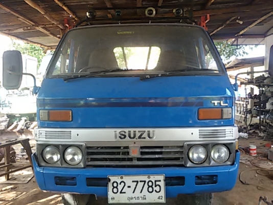 (ร้านรุ่งโรจน์ 082-1057078)ขาย 6ล้อ isuzu  Tl 100แรง(ฝาดำ) (4BC2)รถบ้านฝากขายคับ เกียร์สั้น มีสโล  เครื่องแน่นมาก  ฟิตมาใหม่ แชสซีสวยจัดตลอดเส้นคับ เสริมเหล็กด้านบน-ล่างตลอดเส้น แข็งแรงมาก ยางดี6เส้น พร้อมใช้เลย  เล่มทะเบียนพร้อมโอนคับ