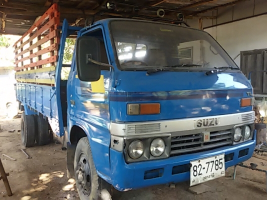 (ร้านรุ่งโรจน์ 082-1057078)ขาย 6ล้อ isuzu  Tl 100แรง(ฝาดำ) (4BC2)รถบ้านฝากขายคับ เกียร์สั้น มีสโล  เครื่องแน่นมาก  ฟิตมาใหม่ แชสซีสวยจัดตลอดเส้นคับ เสริมเหล็กด้านบน-ล่างตลอดเส้น แข็งแรงมาก ยางดี6เส้น พร้อมใช้เลย  เล่มทะเบียนพร้อมโอนคับ