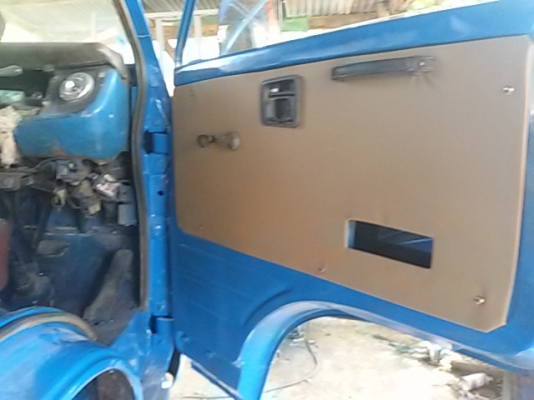 (ร้านรุ่งโรจน์ 082-1057078)ขาย 6ล้อ isuzu  Tl 100แรง(ฝาดำ) (4BC2)รถบ้านฝากขายคับ เกียร์สั้น มีสโล  เครื่องแน่นมาก  ฟิตมาใหม่ แชสซีสวยจัดตลอดเส้นคับ เสริมเหล็กด้านบน-ล่างตลอดเส้น แข็งแรงมาก ยางดี6เส้น พร้อมใช้เลย  เล่มทะเบียนพร้อมโอนคับ