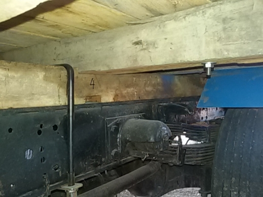 (ร้านรุ่งโรจน์ 082-1057078)ขาย 6ล้อ isuzu  Tl 100แรง(ฝาดำ) (4BC2)รถบ้านฝากขายคับ เกียร์สั้น มีสโล  เครื่องแน่นมาก  ฟิตมาใหม่ แชสซีสวยจัดตลอดเส้นคับ เสริมเหล็กด้านบน-ล่างตลอดเส้น แข็งแรงมาก ยางดี6เส้น พร้อมใช้เลย  เล่มทะเบียนพร้อมโอนคับ