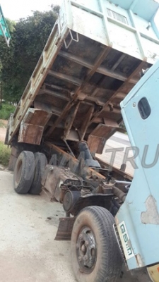 รถบรรทุก 6  ล้อ ดั้มพ์  ยี่ห้อ  ISUZU  NKR  ปีจดทะเบียน 2540