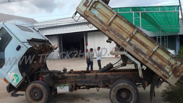 รถบรรทุก 6  ล้อ ดั้มพ์  ยี่ห้อ  ISUZU  NKR  ปีจดทะเบียน 2540