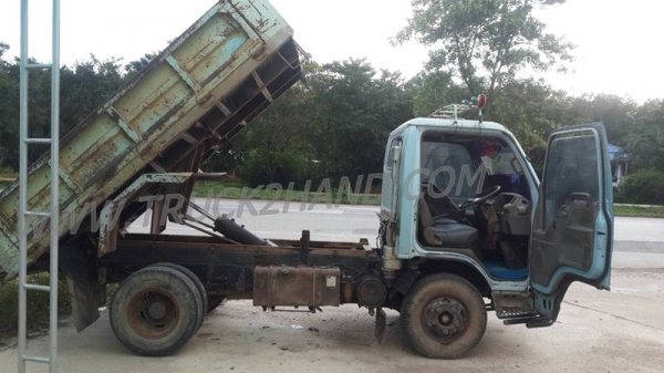 รถบรรทุก 6  ล้อ ดั้มพ์  ยี่ห้อ  ISUZU  NKR  ปีจดทะเบียน 2540