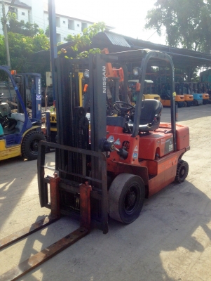 -:-*&bull;*ข า ย ร ถ ย ก เ ก่ า น อ ก*&bull;*-:-NISSAN PJ02A25 เสา3เมตรเข้าตู้ แผงงาไลด์ สนใจติดต่อ083-062-0223