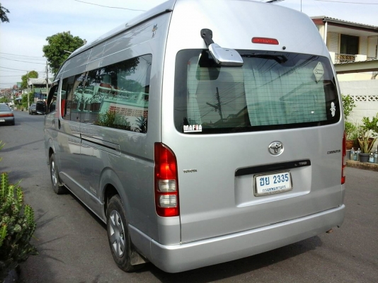 รถตู้โตโยต้าคอมมูเตอร์ ปี2007สีบรอนเงิน แต่งVIP ก๊าซNGV100ลิตร 2ถัง ย้ายแอร์ไมโครบัสด้านท้าย จอทีวีหน้า-หลัง พร้อมสายHDMI ต่อกับโน๊ตบุ๊คเล่นคาราโอเกะหรือเปิดหนังจากโน๊ตบุ๊คได้ครับ มีหม้อแปลงไฟบ้านพร้อมครับ  ประตูดูดไฟฟ้า