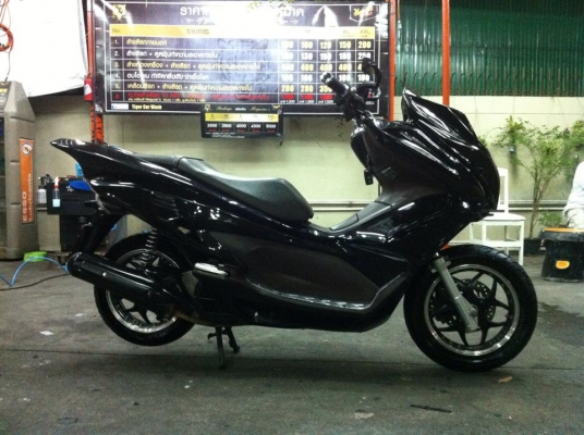 ขออนุญาติขาย HONDA PCX125-i ชุดแต่งใหม่รอบคัน โอนให้ฟรีครับ