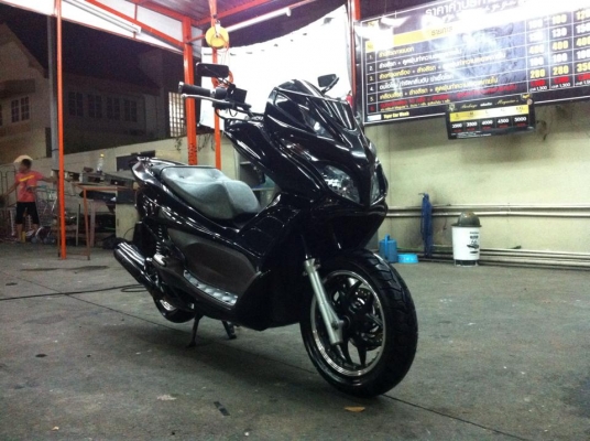 ขออนุญาติขาย HONDA PCX125-i ชุดแต่งใหม่รอบคัน โอนให้ฟรีครับ