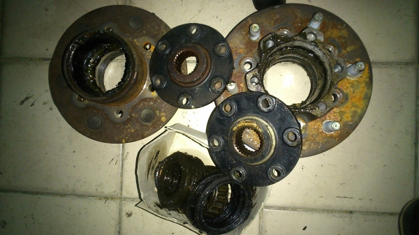 ชุดดุมหน้า Strada 4x4 ชุดดุมหน้า Strada 4x4