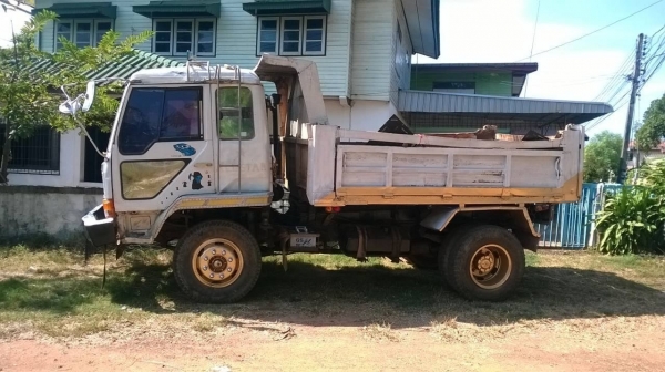 ขาย 6 ล้อดั้ม คัสซีหัวยาวเขียนแบบลงเล่มแล้ว เครื่อง 6BD1 ปั้มลม 165 แรงม้า เฟืองท้าย FUSO พวงมาลัยพาวเวอร์ เบรคทิฟฟี่ ทะเบียนพร้อมโอนครับ ราคาต่อรองได้