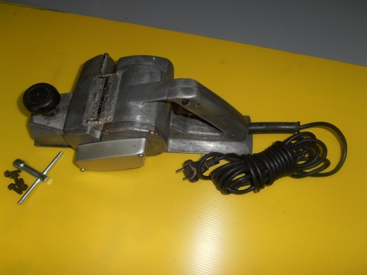 กบไฟฟ้ามากิต้า รุ่น 1600 ราคาถูก กบไฟฟ้ามากิต้า รุ่น 1600 ราคาถูก