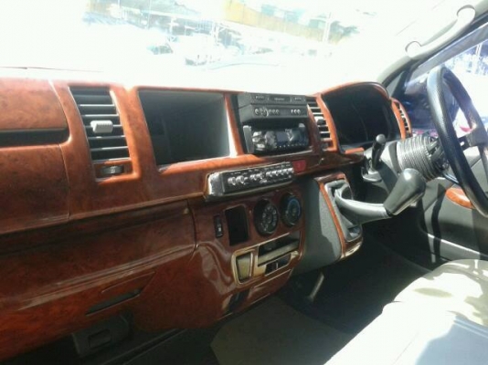 ขายรถตู้  TOYOTA. COMMUTER. D4D ปี  2013 แต่งวีไอแต่งวีไอพีเต็ม ราคา. 799,000 บาท