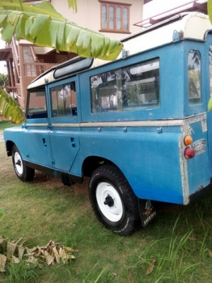 LAND ROVER เครื่องดีเซล มีเกียร์ 4X4 มีทะเบียน LAND ROVER เครื่องดีเซล มีเกียร์ 4X4 มีทะเบียน