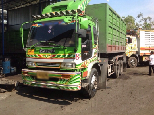ขายรถสิบล้อหัวแชสซี ISUZU เครื่อง 240 แรง 2 เพลา เกียร์ฟูลเลอร์ มีระบบลากพ่วง แชสซี jumboใหญ่ ไม่ให้กระบะดัมพ์