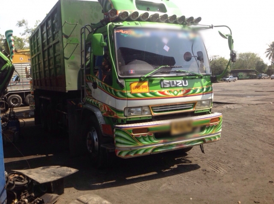 ขายรถสิบล้อหัวแชสซี ISUZU เครื่อง 240 แรง 2 เพลา เกียร์ฟูลเลอร์ มีระบบลากพ่วง แชสซี jumboใหญ่ ไม่ให้กระบะดัมพ์