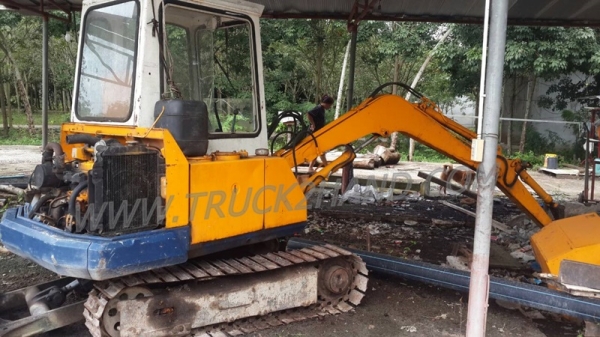 รถแบคโฮ Komatsu PC20 รุ่น5 ให้รถลาก+ปากคีบ+บุ่นกี๋ รถแบคโฮ Komatsu PC20 รุ่น5 ให้รถลาก+ปากคีบ+บุ่นกี๋