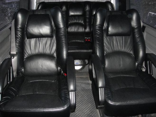 .......ขาย รถตู้โฟล์ค T5 VIP เครื่องVR6 สภาพเดิมๆไม่เคยทำสีวิ่งมา 4หมื่น .....