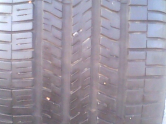 ขายยาง 245/45/20 ปี 11 made in usa คู่ 1500  บาท