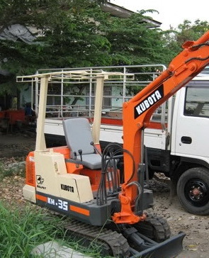 KUBOTA KH35