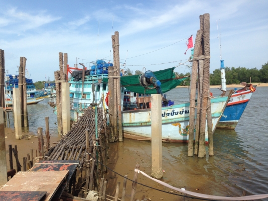 ขายเรือประมงอุปกรณ์พร้อมทำมาหากินครับ