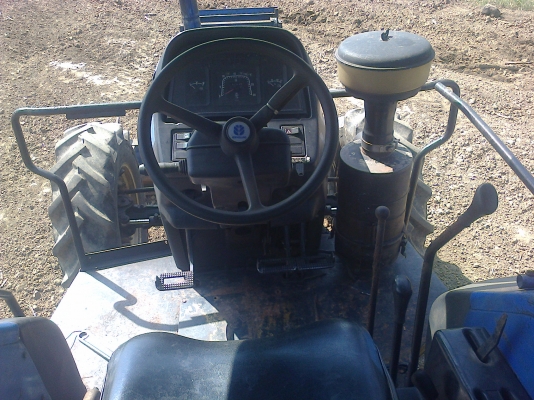 ขายรถไถฟอดร์   T S   90  นิวฮอนแลน ปี 04  ดํันหน้า kHL หาง 7 เล่มทะเบียน