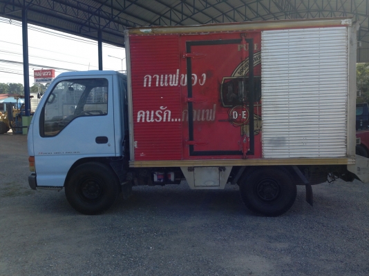 ISUZU NKR หัวการ์ตูน 4 ล้อ ยาว 3.10 เมตร รถออกห้าง ปี 41 เครื่อง 88 แรง ISUZU NKR หัวการ์ตูน 4 ล้อ ยาว 3.10 เมตร รถออกห้าง ปี 41 เครื่อง 88 แรง