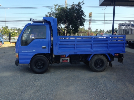 ISUZU NKR หัวน้ำเงิน 4 ล้อ ยาว 3.10 เมตร รถออกห้าง ปี 48 เครื่อง 100 แรงเทอร์โบ