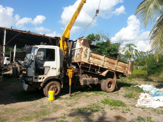 รถหกล้อดั้มเครน