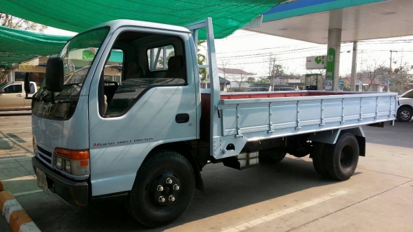 หกล้อ Isuzu