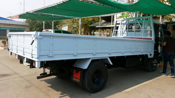 หกล้อ Isuzu