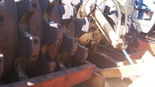 ขายด่วนครับ CAT 815 ตีนแกะ ครับ 2 เพลา พร้อมใช้ครับ เอกสาร เล่มทะเบียน