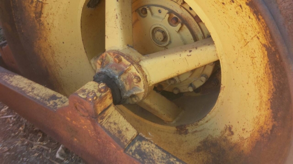 ขายด่วนครับ CAT 815 ตีนแกะ ครับ 2 เพลา พร้อมใช้ครับ เอกสาร เล่มทะเบียน